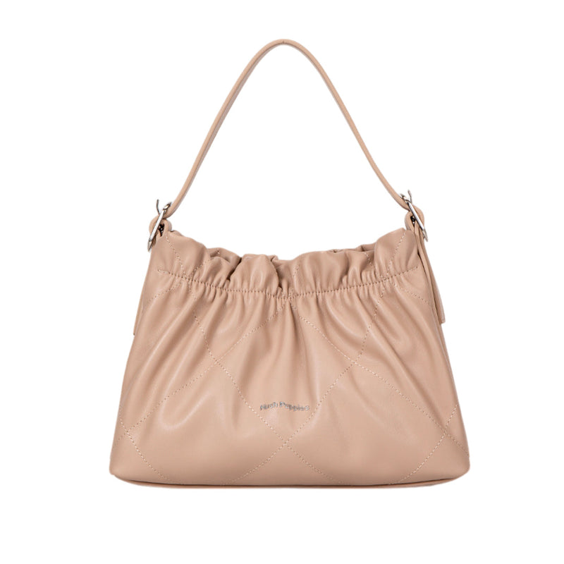 Cartera Tulsi  nude